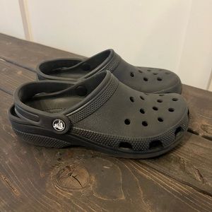Black CROCS M4 W6